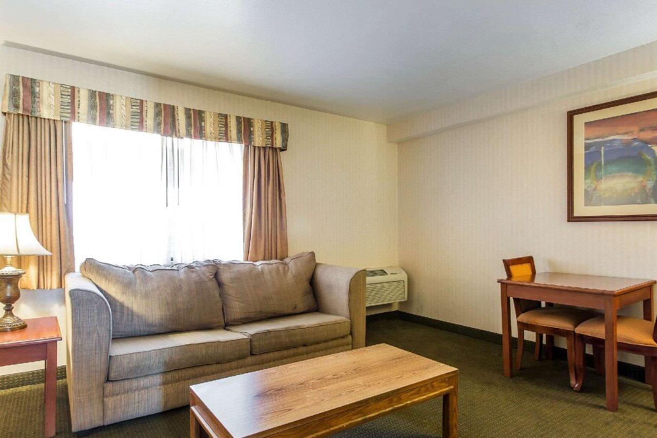 Econo Lodge Inn & Suites Riverside - Corona Dış mekan fotoğraf