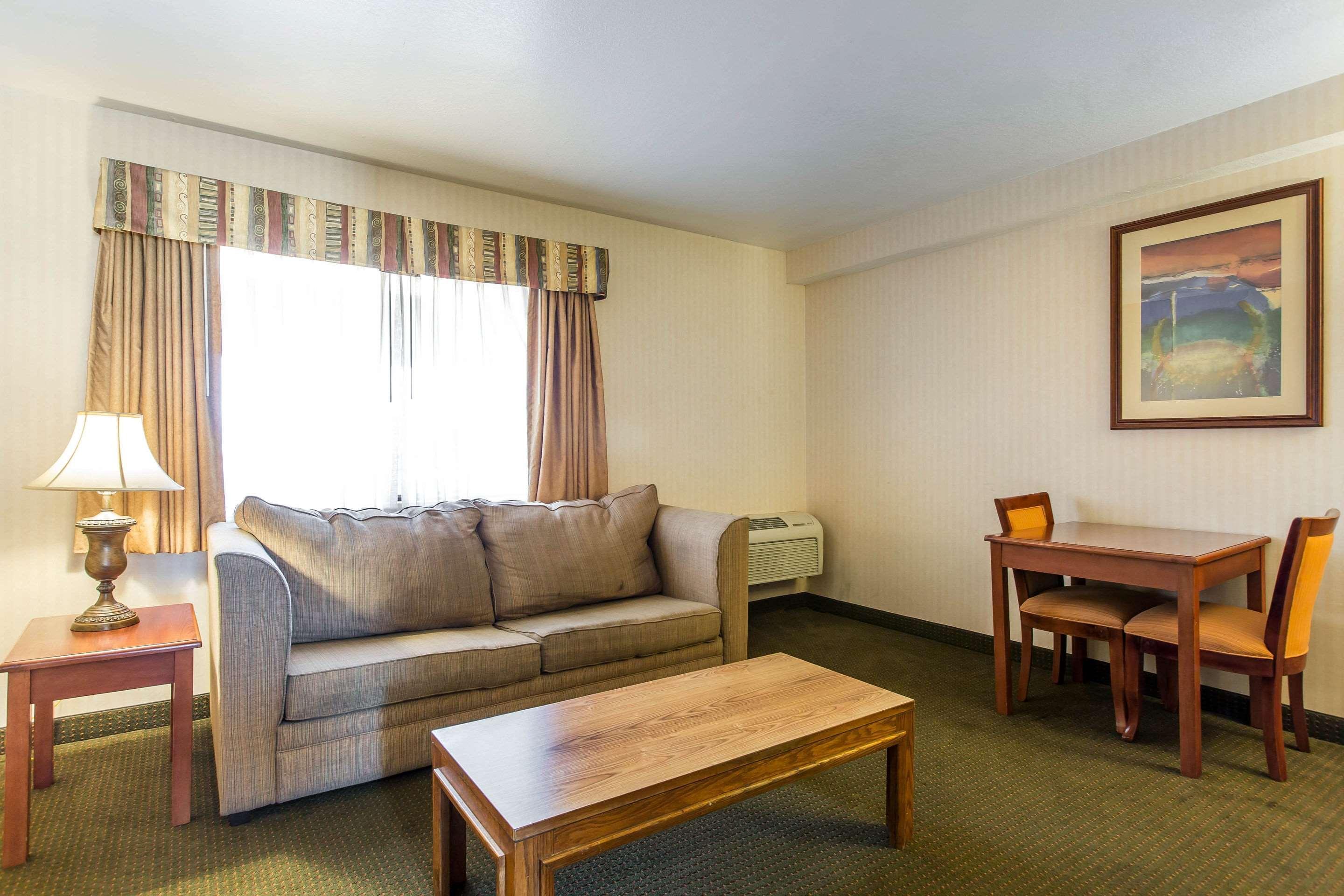 Econo Lodge Inn & Suites Riverside - Corona Dış mekan fotoğraf