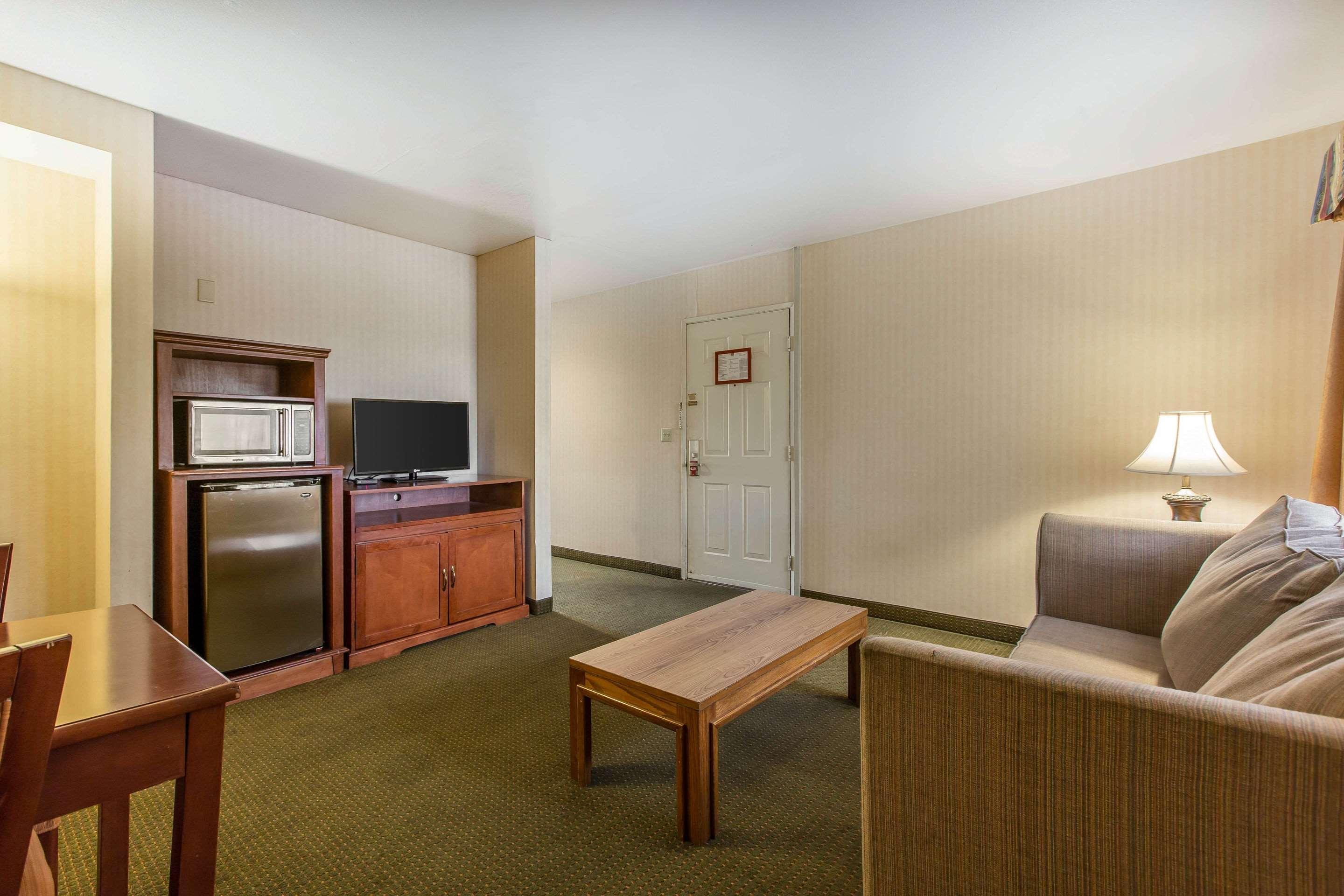 Econo Lodge Inn & Suites Riverside - Corona Dış mekan fotoğraf