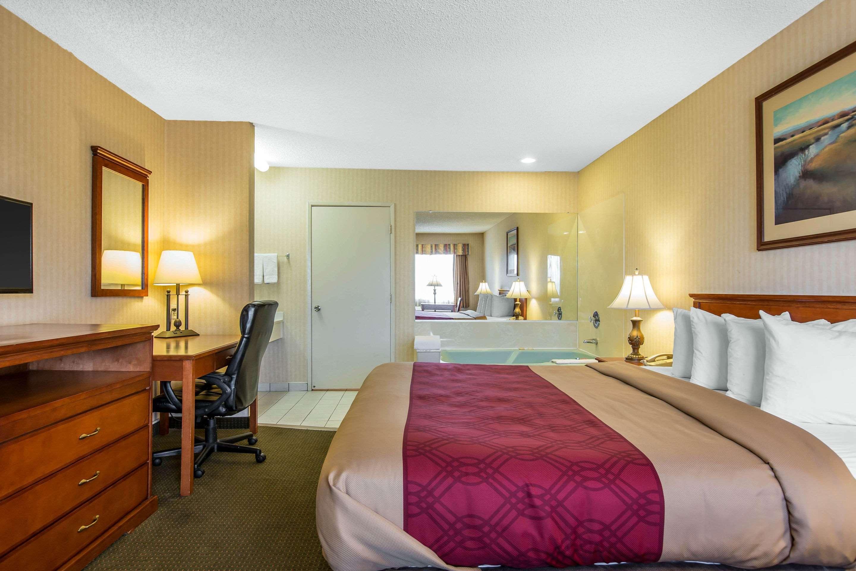 Econo Lodge Inn & Suites Riverside - Corona Dış mekan fotoğraf
