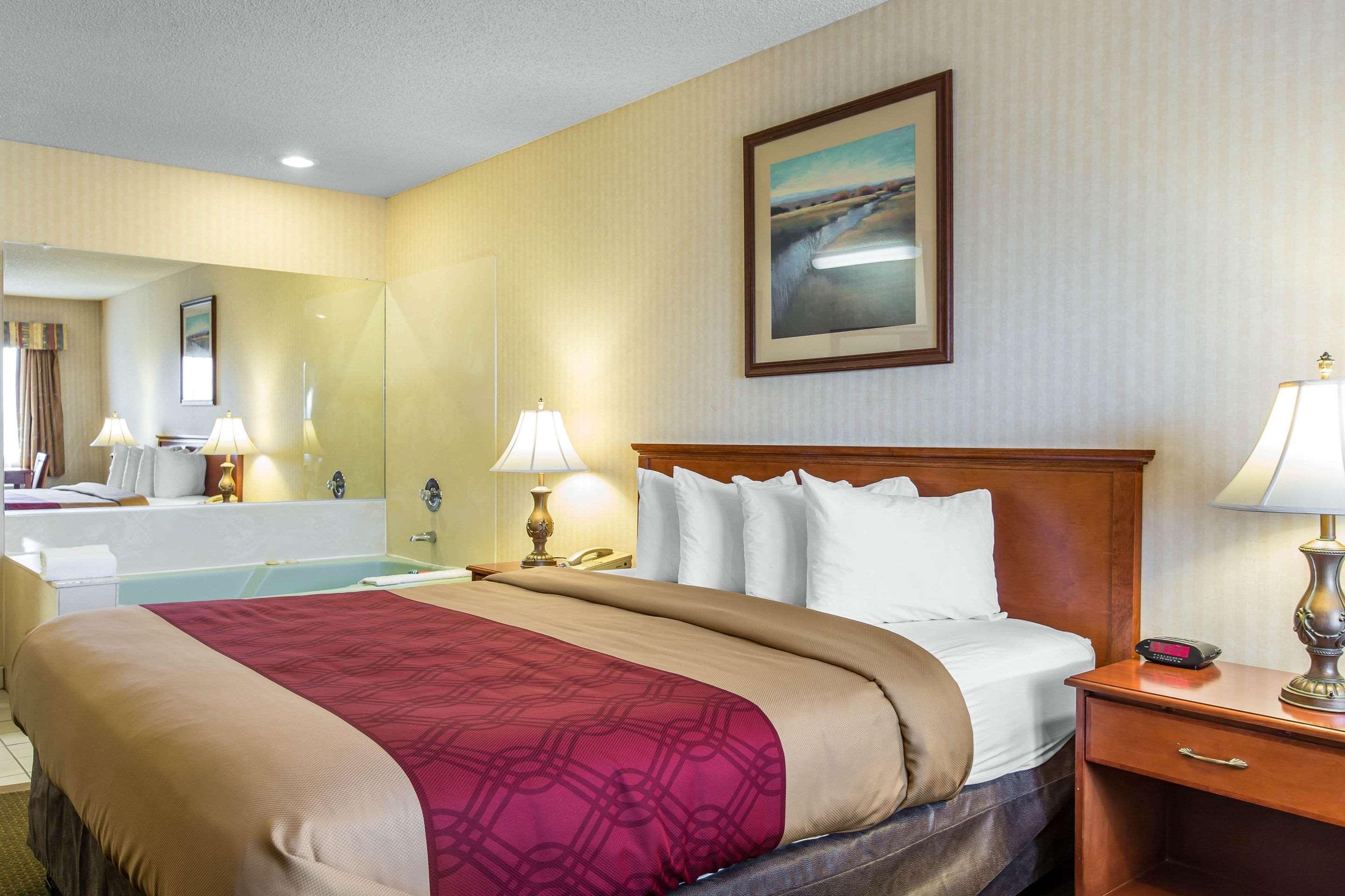 Econo Lodge Inn & Suites Riverside - Corona Dış mekan fotoğraf