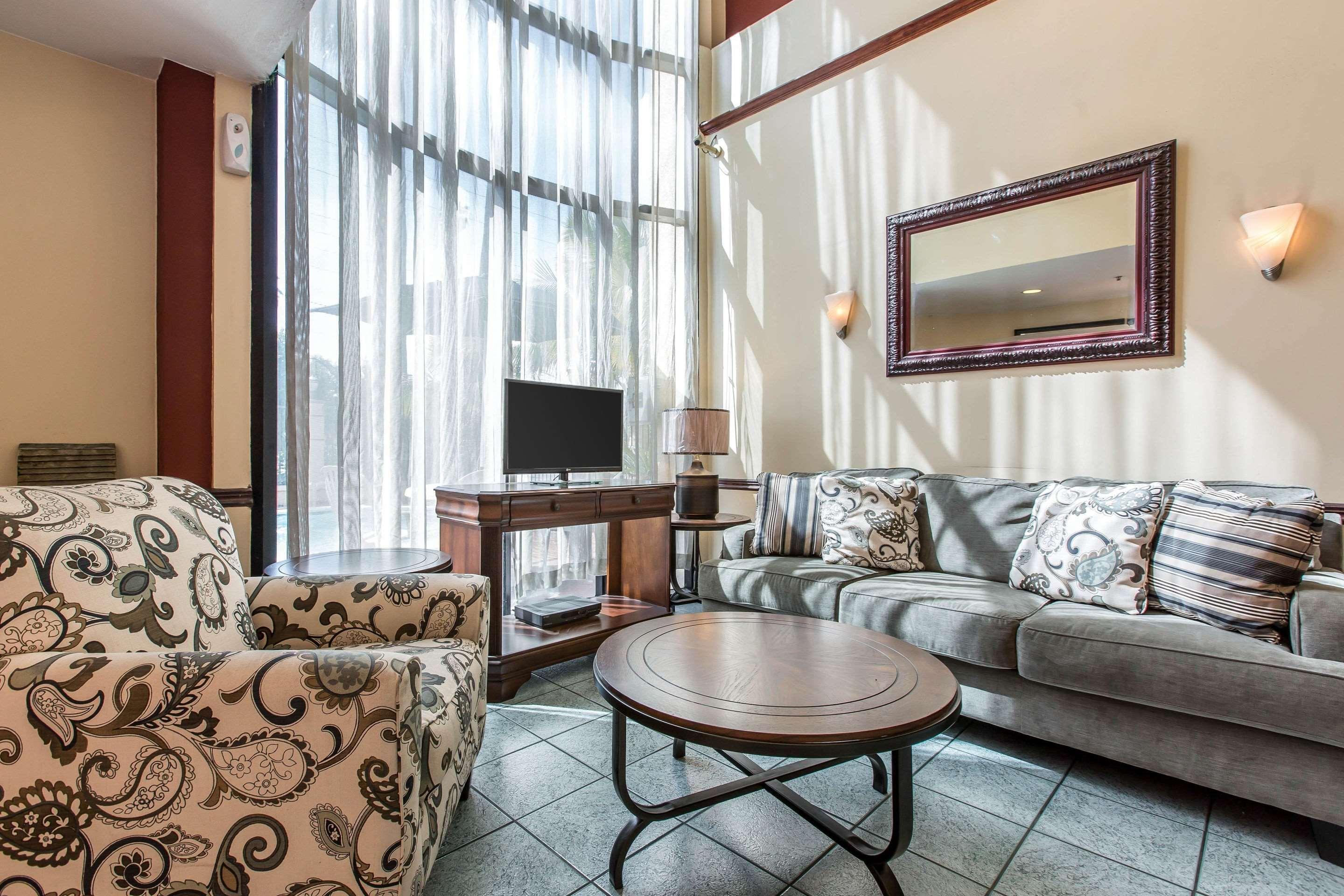 Econo Lodge Inn & Suites Riverside - Corona Dış mekan fotoğraf