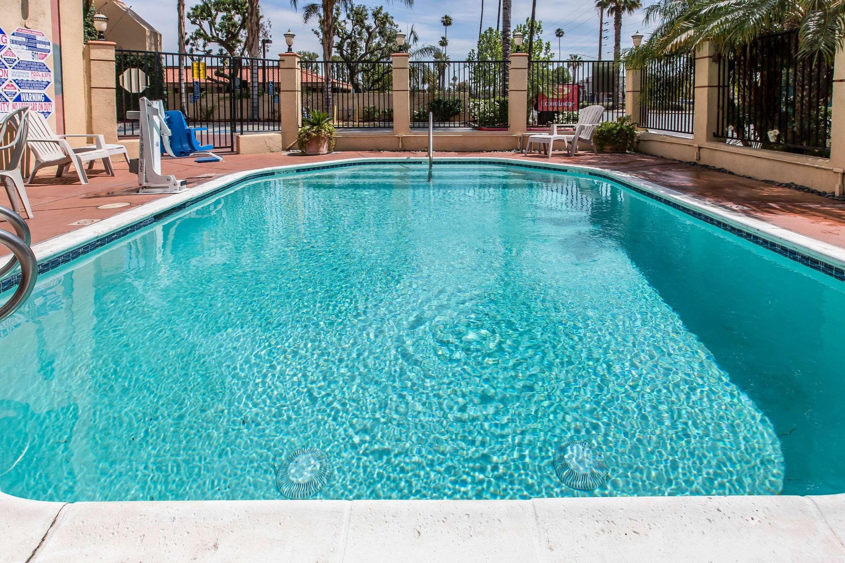 Econo Lodge Inn & Suites Riverside - Corona Dış mekan fotoğraf